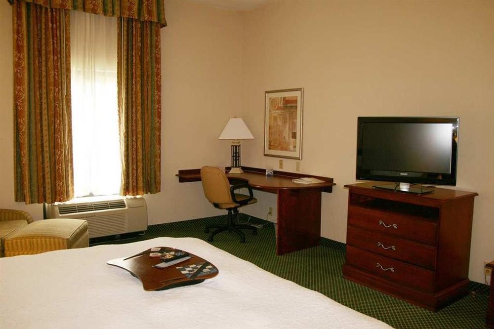 Hampton Inn Akron-South Стая снимка
