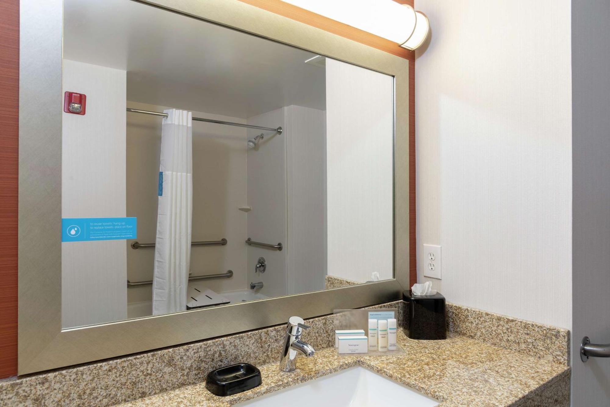 Hampton Inn Akron-South Екстериор снимка