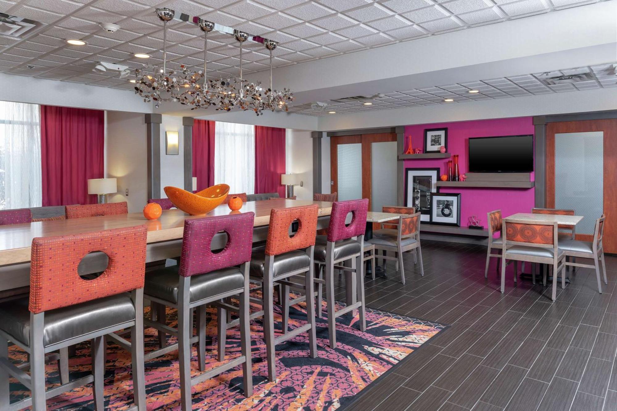 Hampton Inn Akron-South Екстериор снимка