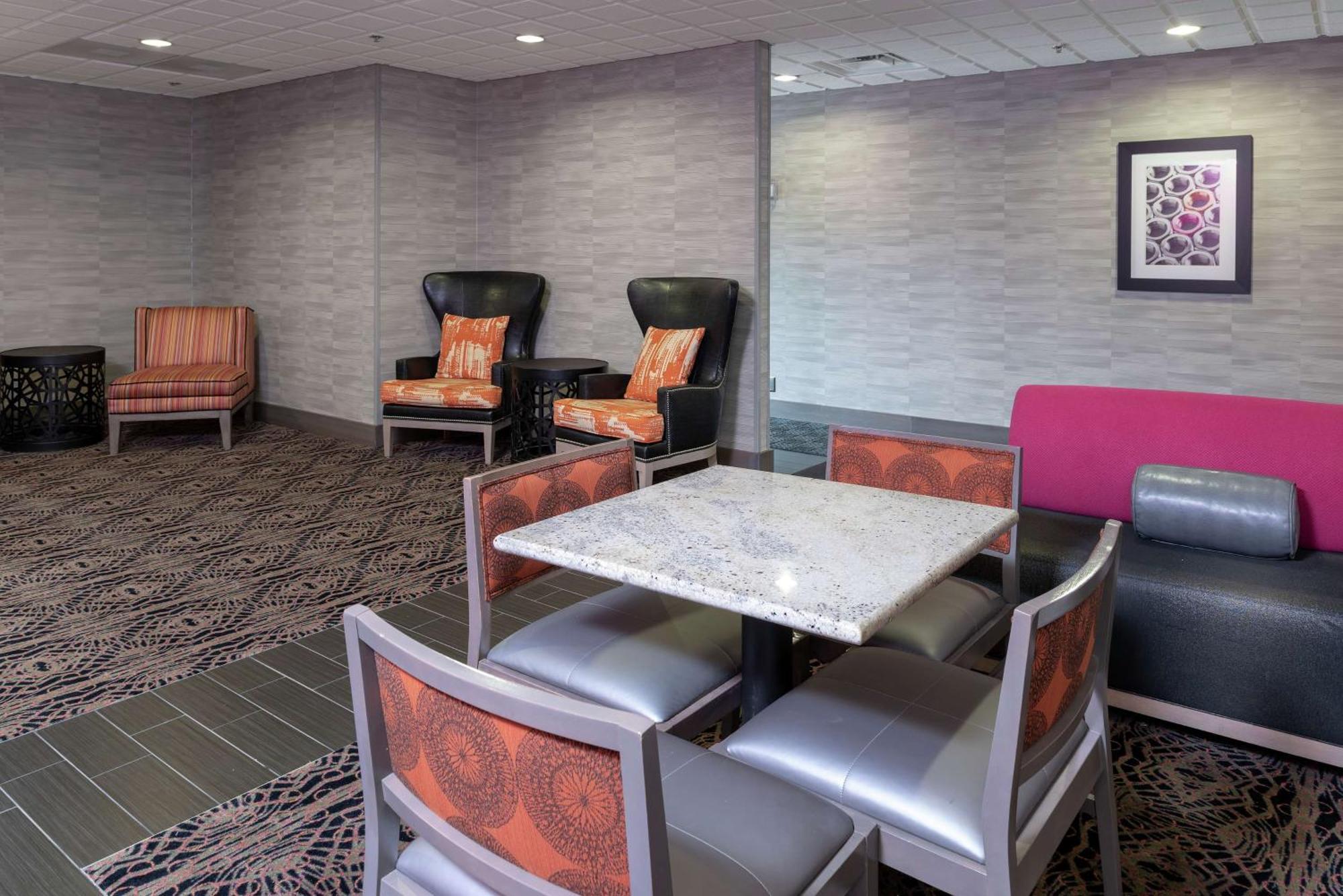 Hampton Inn Akron-South Екстериор снимка