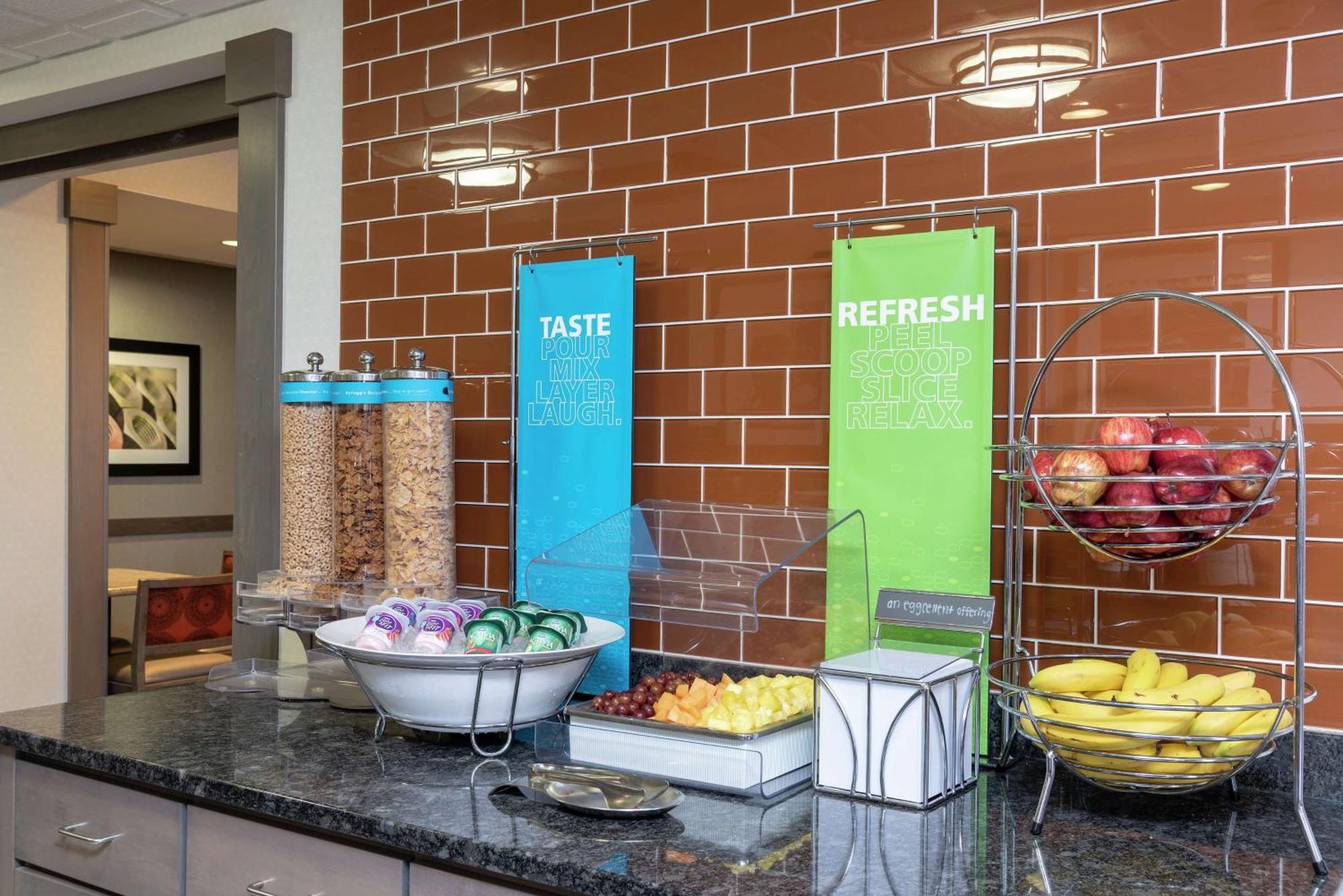 Hampton Inn Akron-South Екстериор снимка