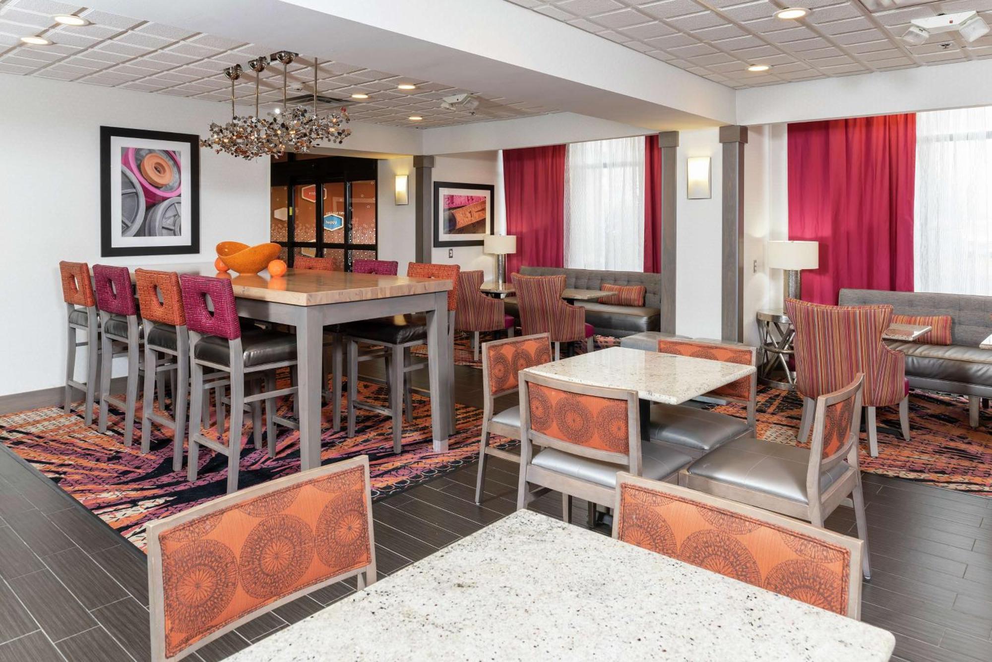 Hampton Inn Akron-South Екстериор снимка
