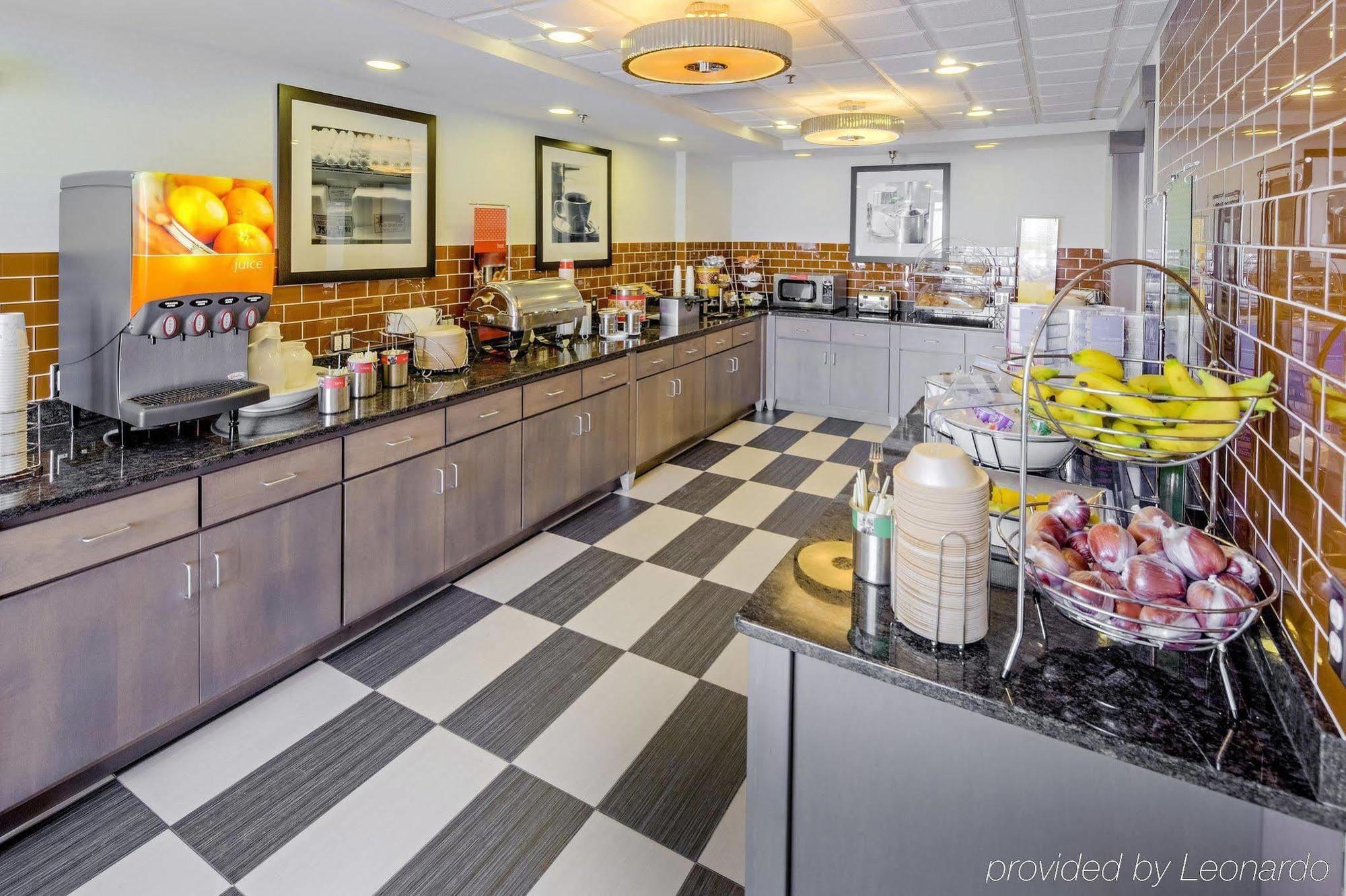 Hampton Inn Akron-South Екстериор снимка